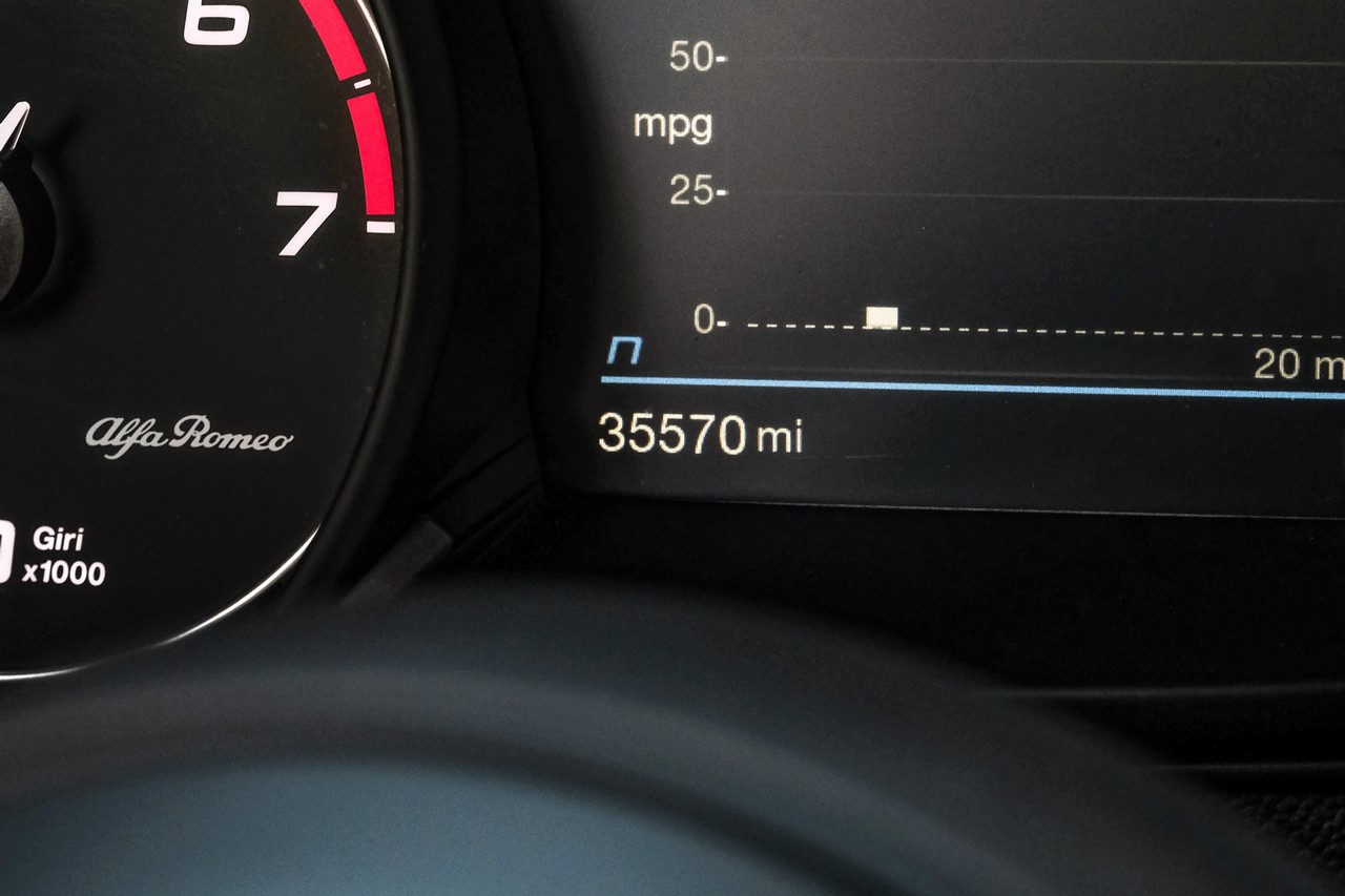 Alfa Romeo Stelvio Vehicle Main Gallery Image 19