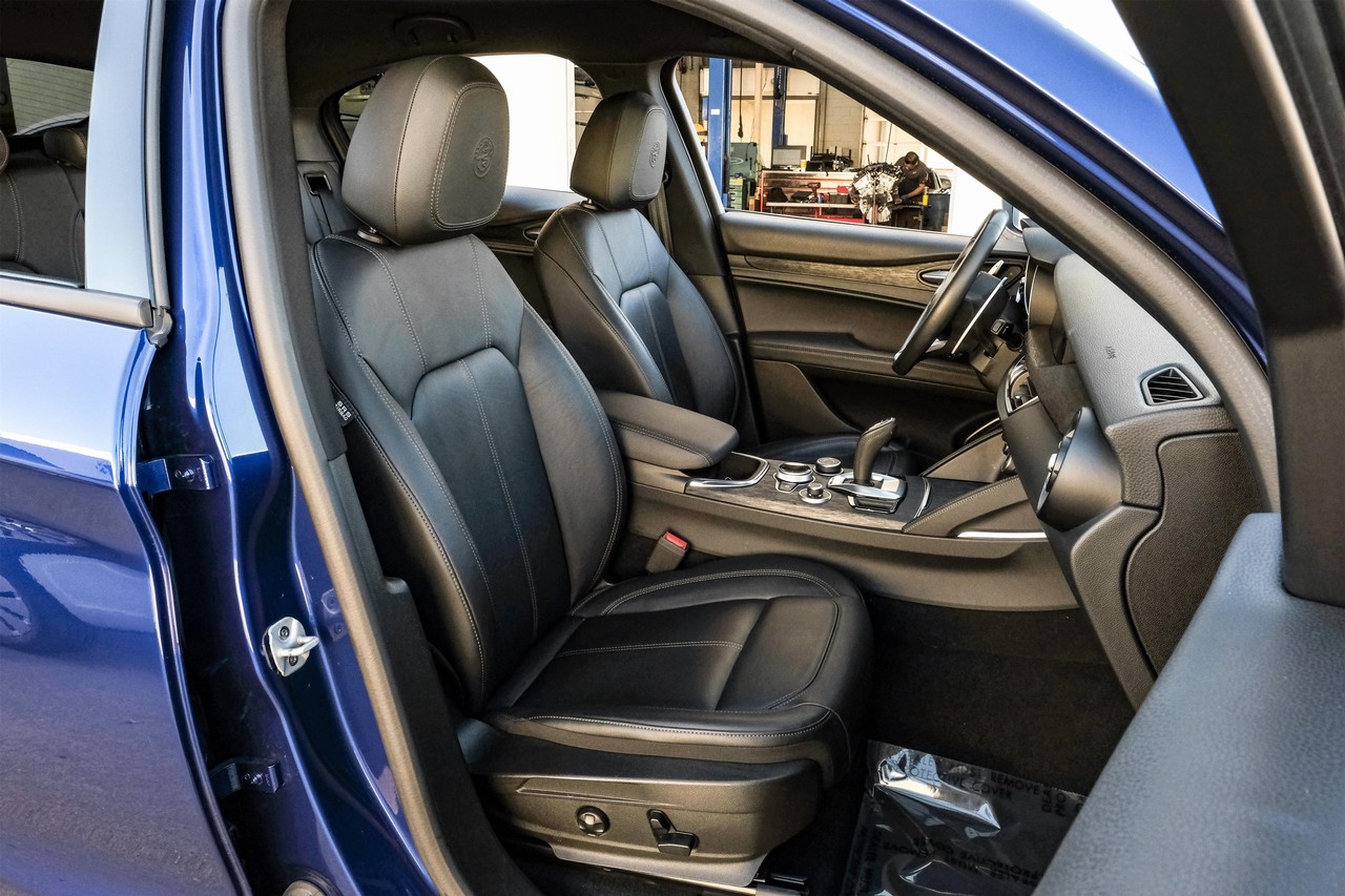 Alfa Romeo Stelvio Vehicle Main Gallery Image 31