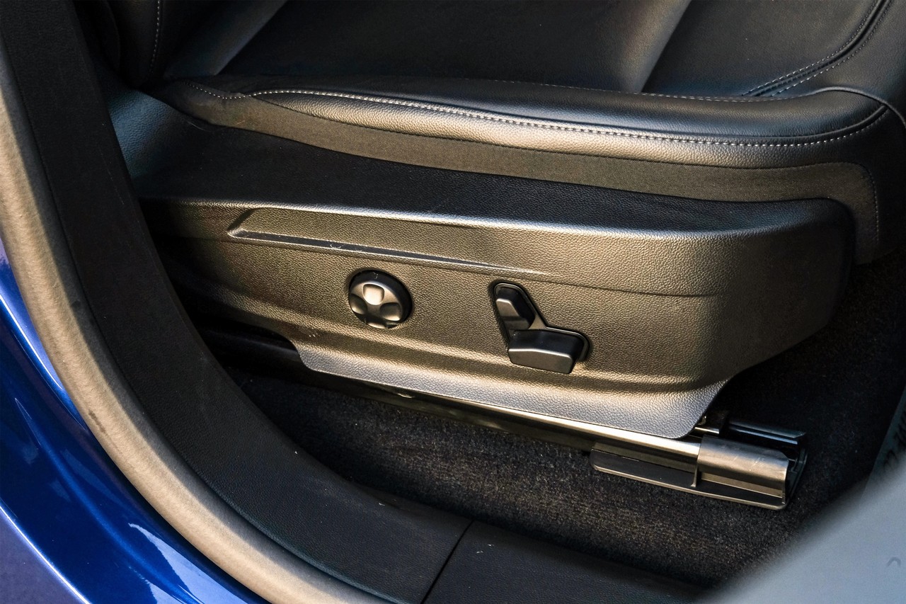 Alfa Romeo Stelvio Vehicle Main Gallery Image 32