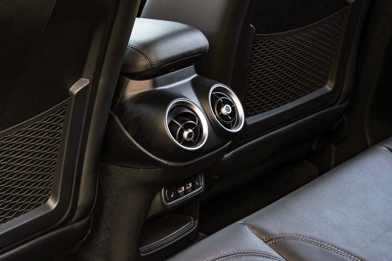 Alfa Romeo Stelvio Vehicle Main Gallery Image 35