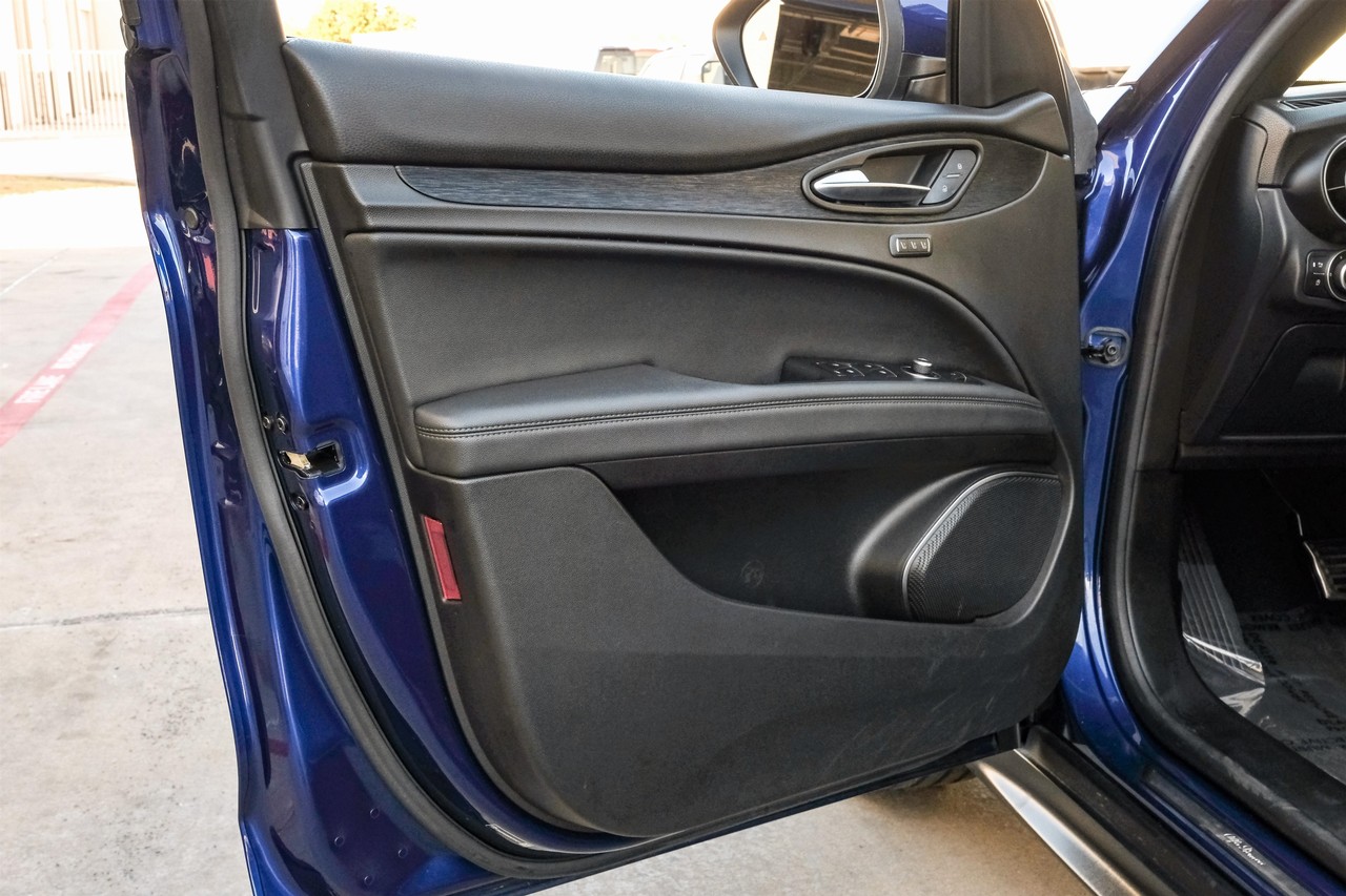 Alfa Romeo Stelvio Vehicle Main Gallery Image 40