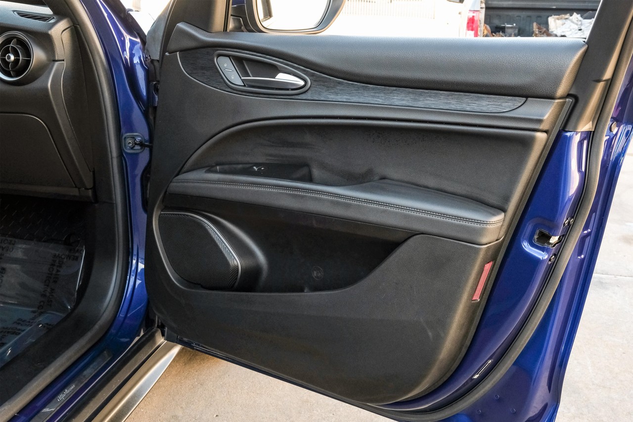 Alfa Romeo Stelvio Vehicle Main Gallery Image 42