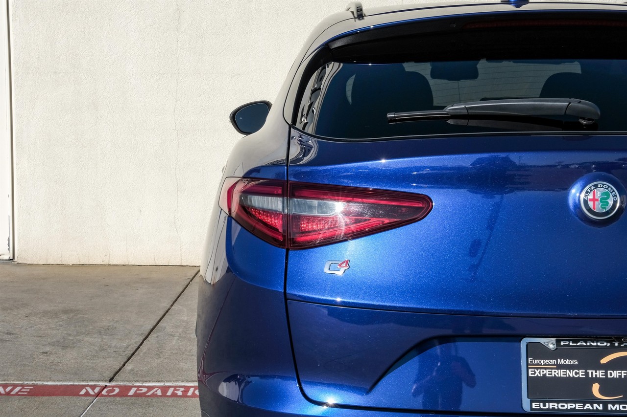 Alfa Romeo Stelvio Vehicle Main Gallery Image 46