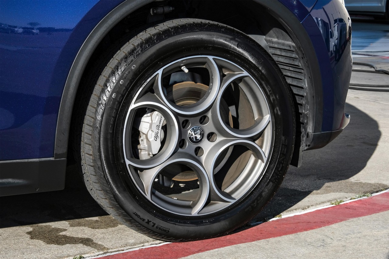 Alfa Romeo Stelvio Vehicle Main Gallery Image 52