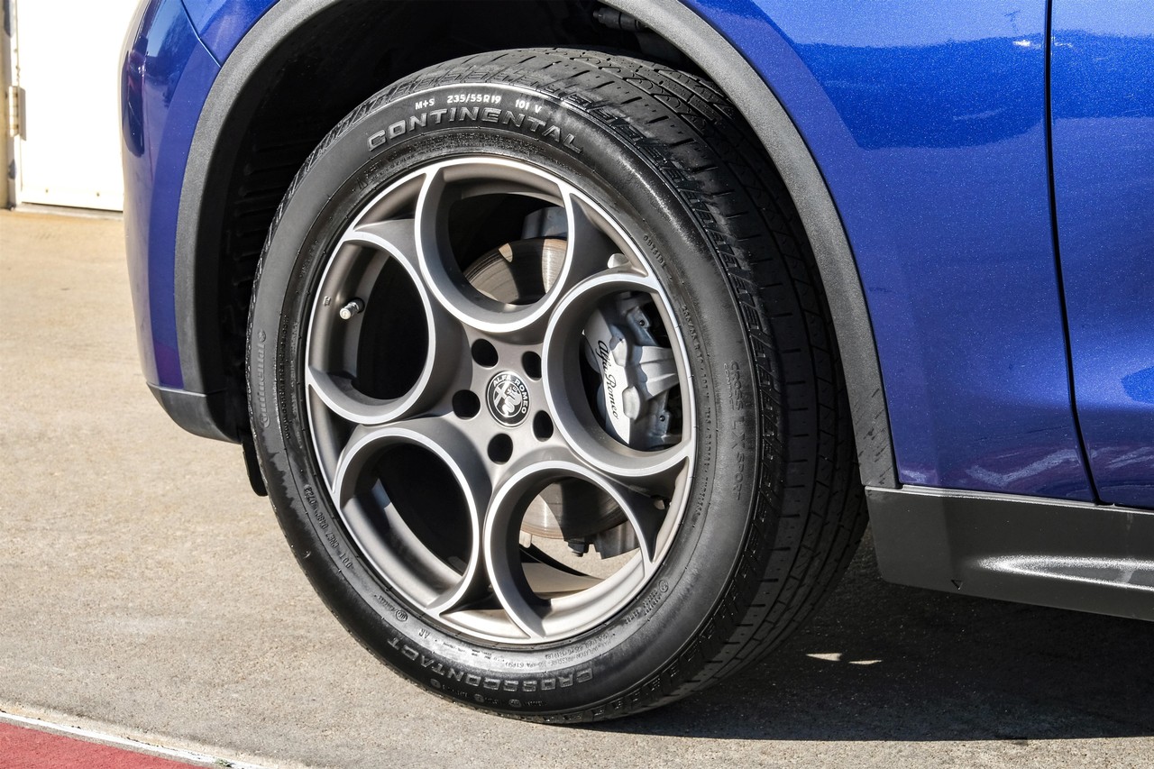 Alfa Romeo Stelvio Vehicle Main Gallery Image 53