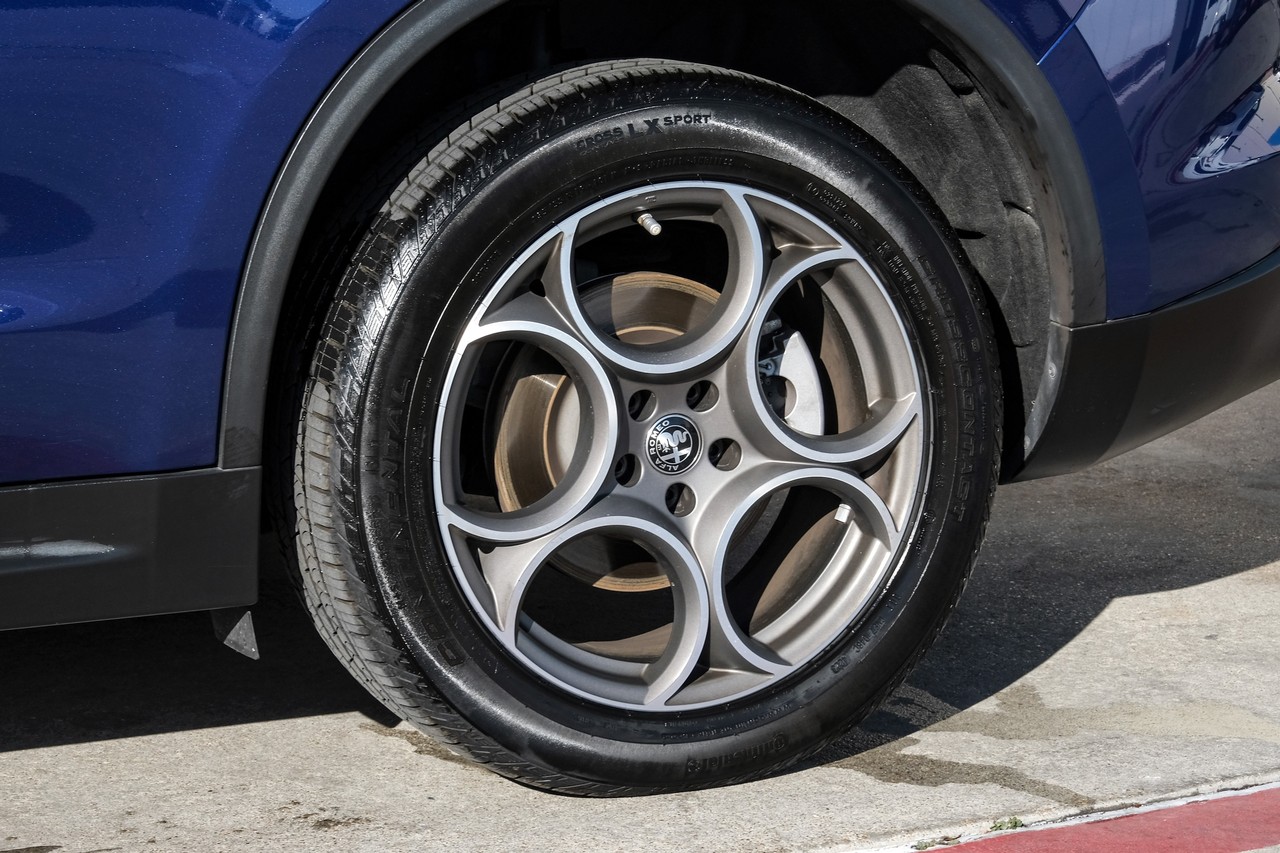 Alfa Romeo Stelvio Vehicle Main Gallery Image 54