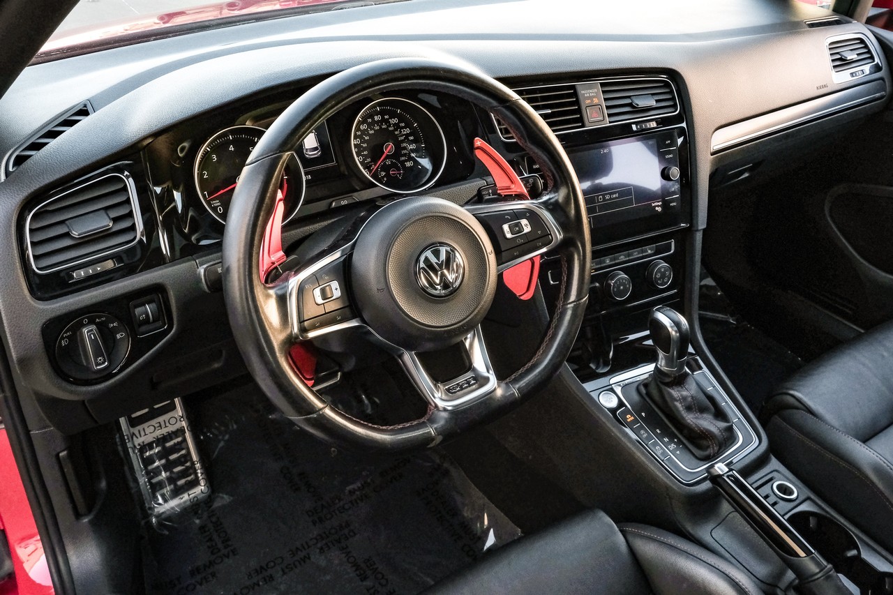 Volkswagen Golf GTI Vehicle Main Gallery Image 03