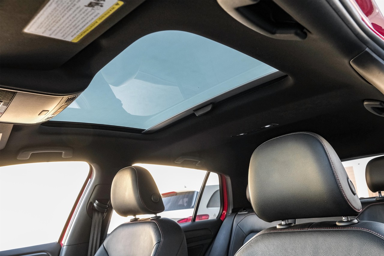 Volkswagen Golf GTI Vehicle Main Gallery Image 05