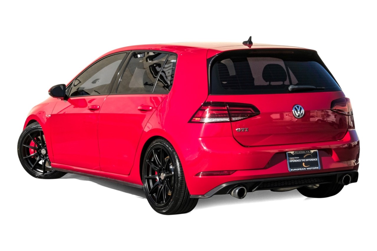 Volkswagen Golf GTI Vehicle Main Gallery Image 10
