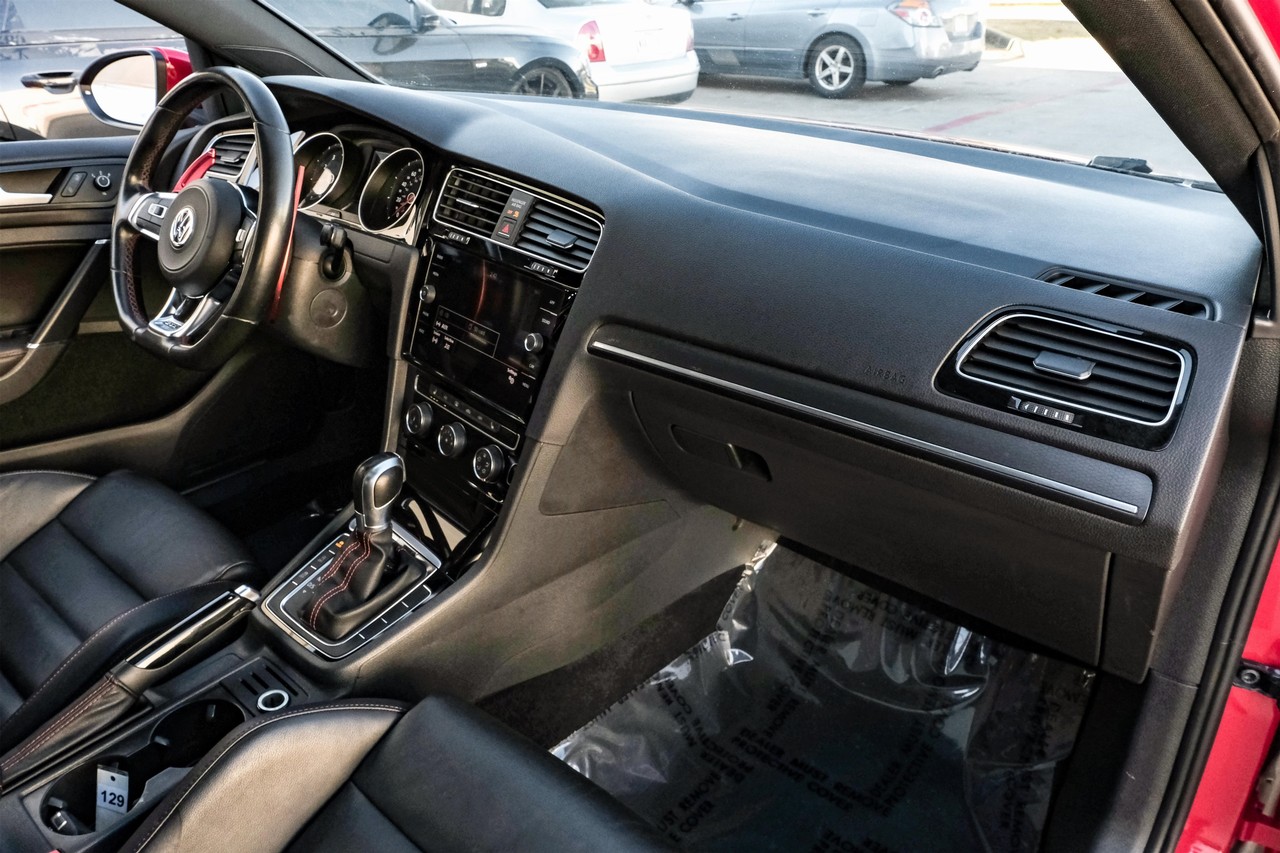 Volkswagen Golf GTI Vehicle Main Gallery Image 12