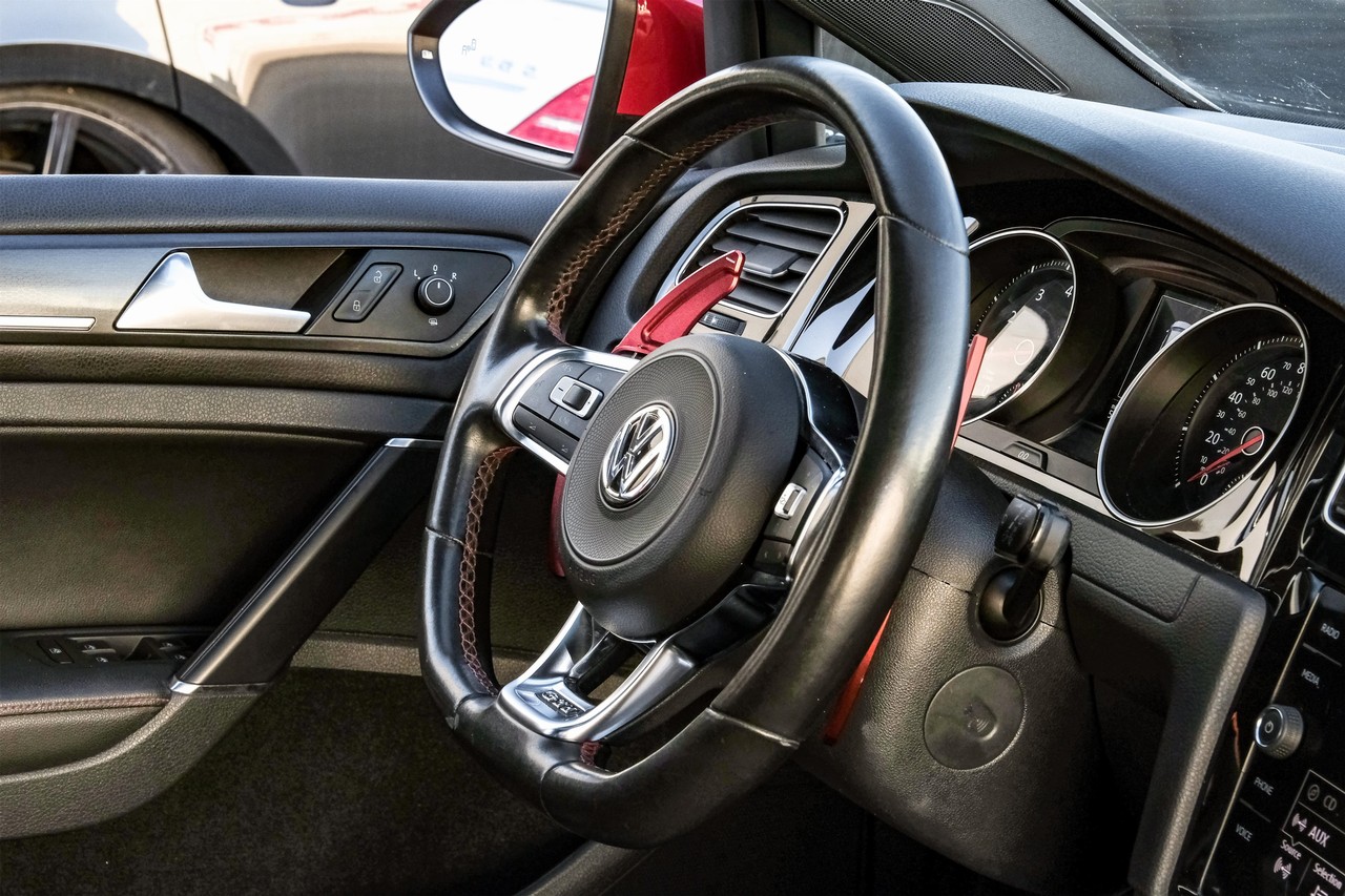Volkswagen Golf GTI Vehicle Main Gallery Image 13