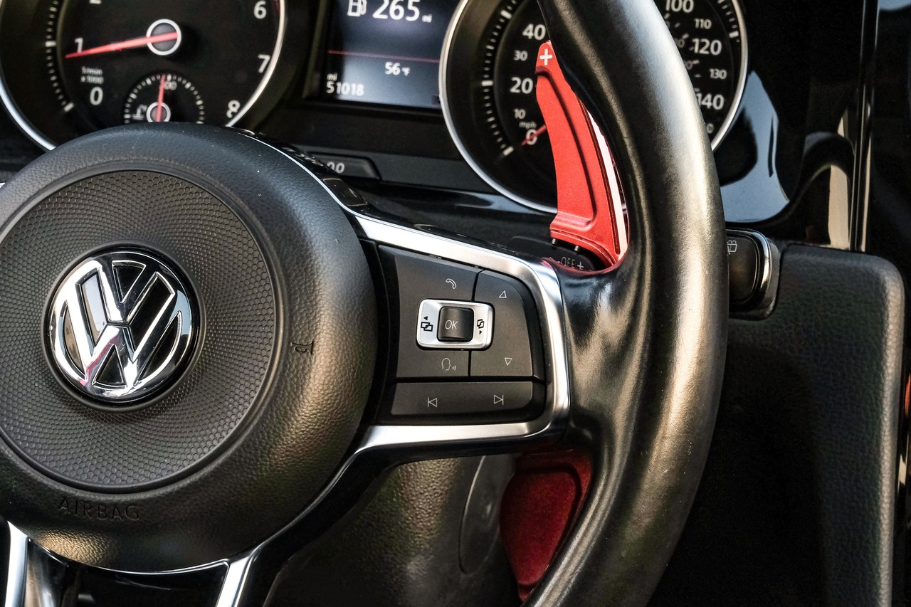 Volkswagen Golf GTI Vehicle Main Gallery Image 17