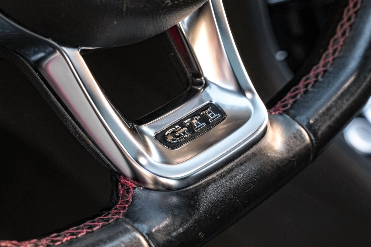 Volkswagen Golf GTI Vehicle Main Gallery Image 18