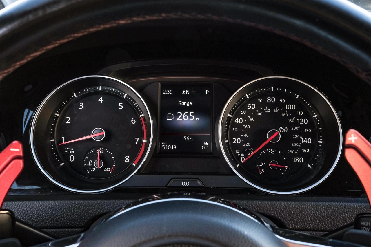 Volkswagen Golf GTI Vehicle Main Gallery Image 20