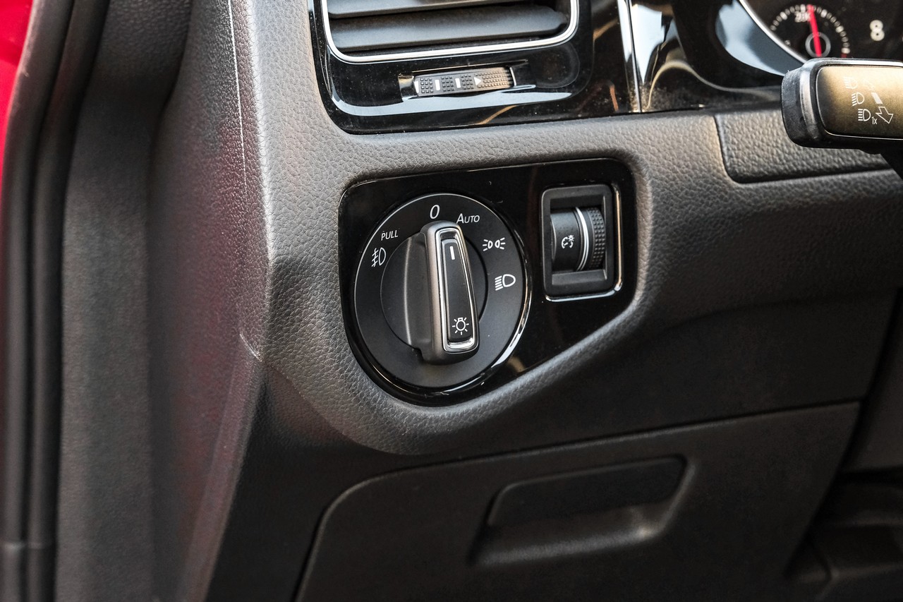 Volkswagen Golf GTI Vehicle Main Gallery Image 29