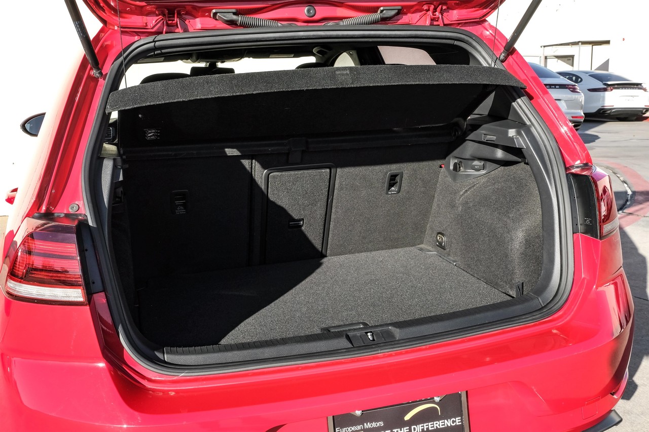 Volkswagen Golf GTI Vehicle Main Gallery Image 54