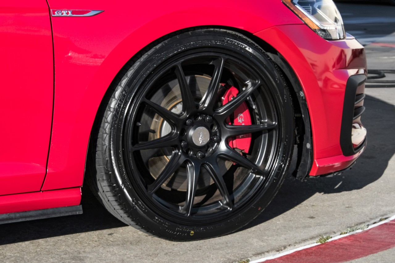 Volkswagen Golf GTI Vehicle Main Gallery Image 56