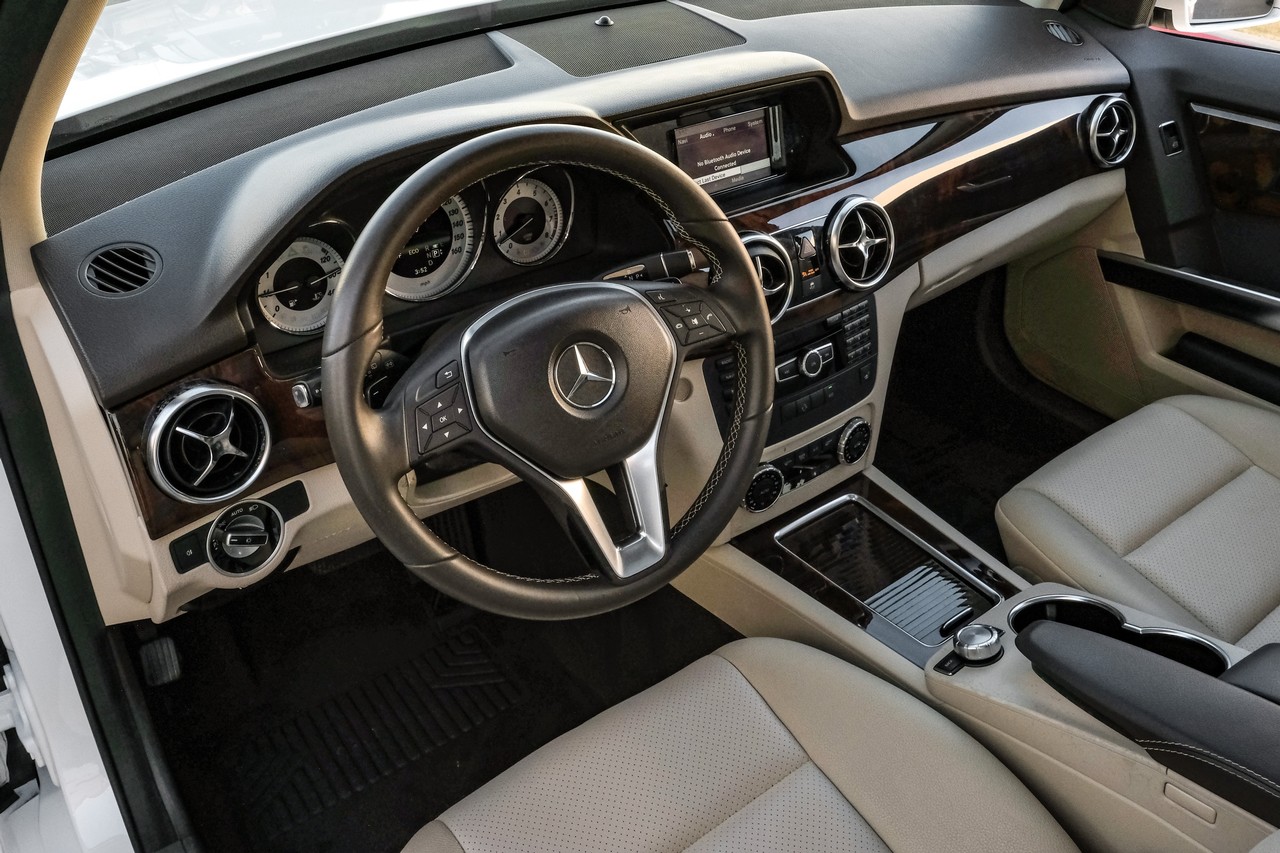 Mercedes-Benz GLK 350 Vehicle Main Gallery Image 03