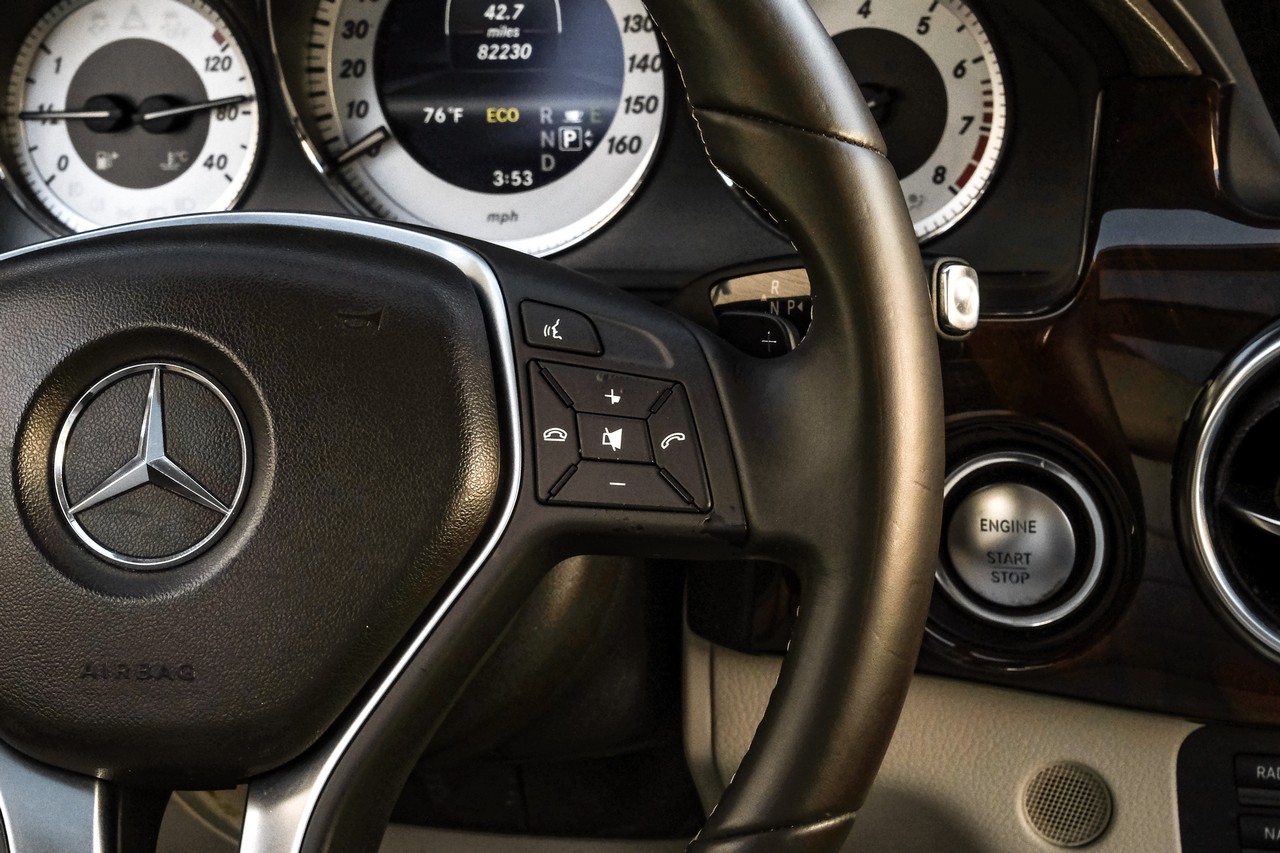 Mercedes-Benz GLK 350 Vehicle Main Gallery Image 18