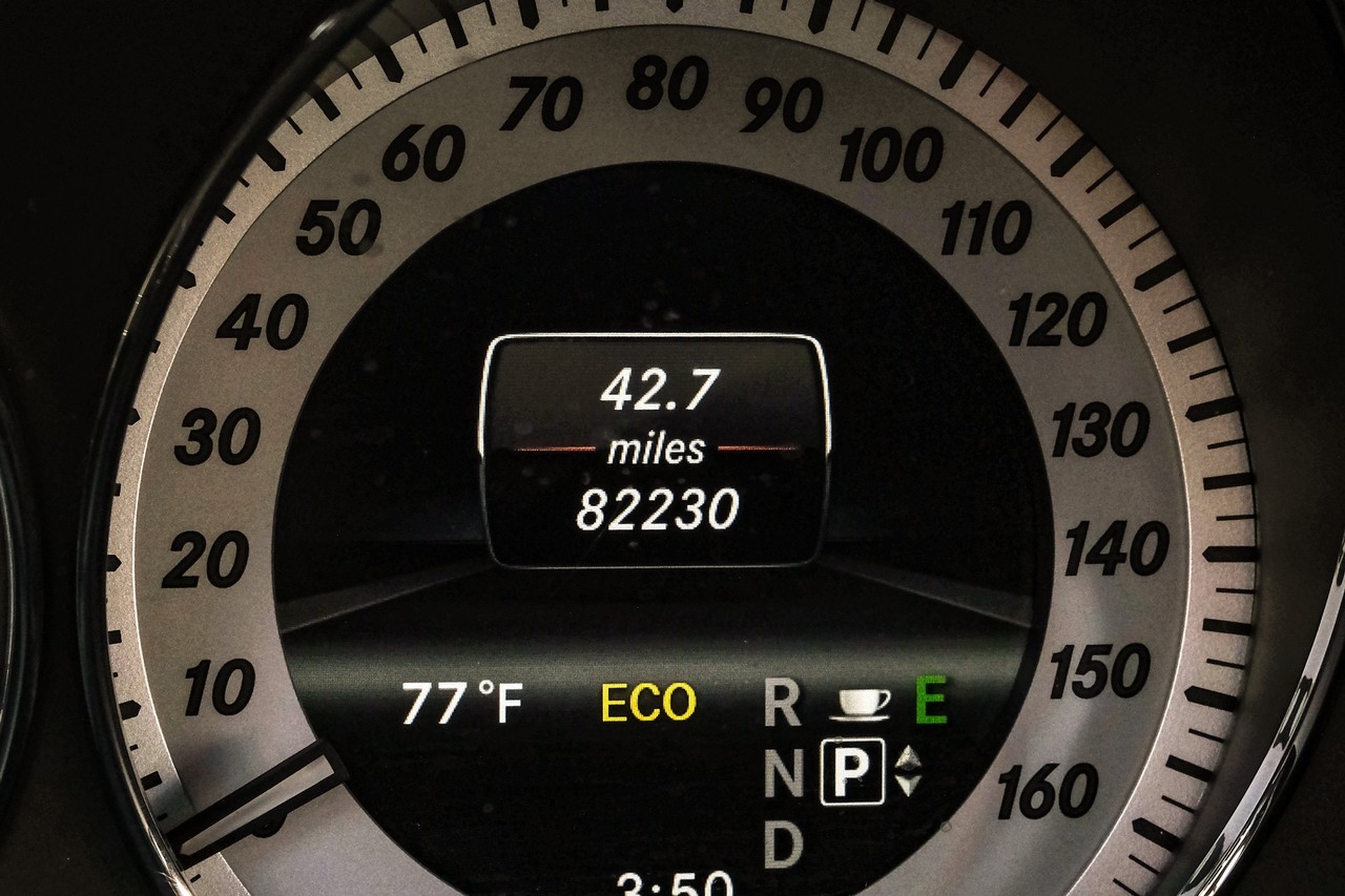 Mercedes-Benz GLK 350 Vehicle Main Gallery Image 21