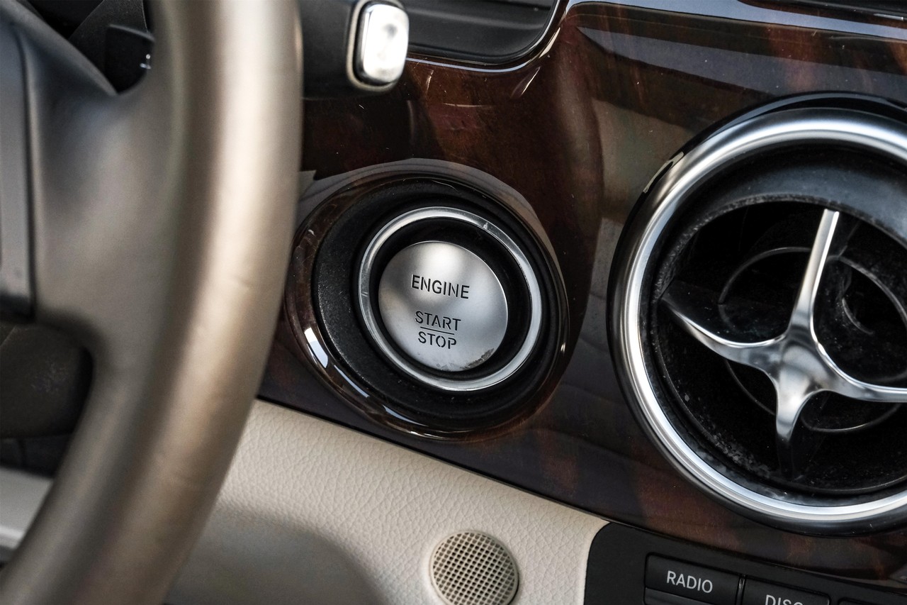 Mercedes-Benz GLK 350 Vehicle Main Gallery Image 22