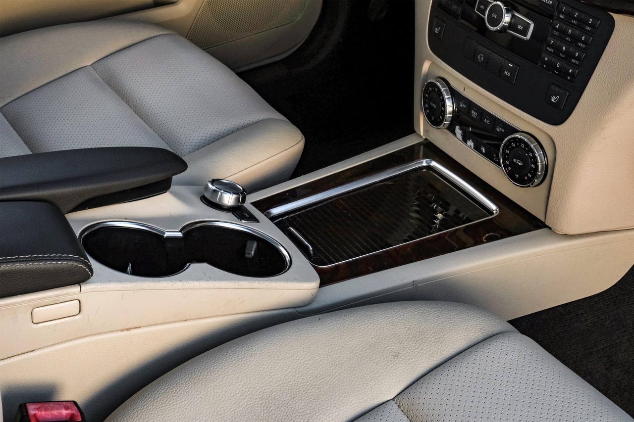 Mercedes-Benz GLK 350 Vehicle Main Gallery Image 24