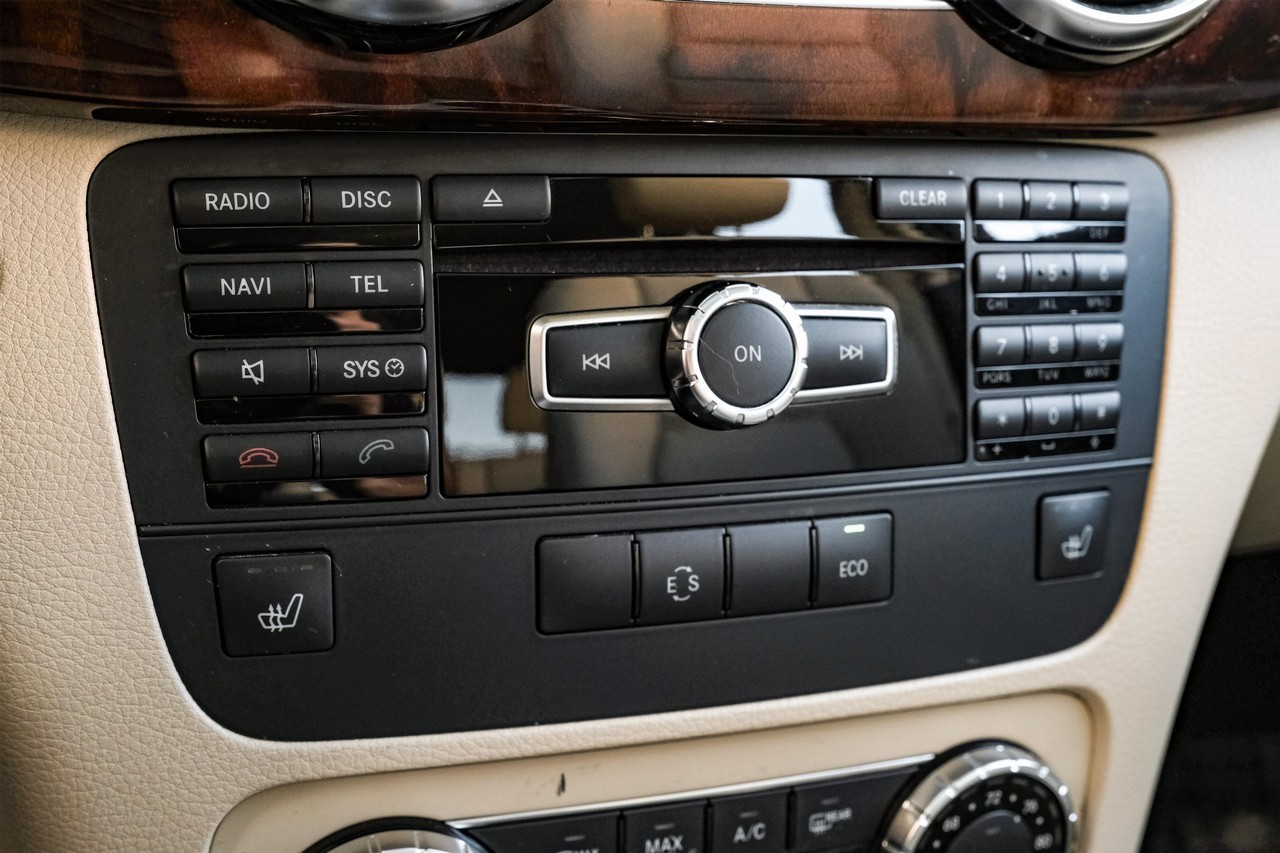 Mercedes-Benz GLK 350 Vehicle Main Gallery Image 26