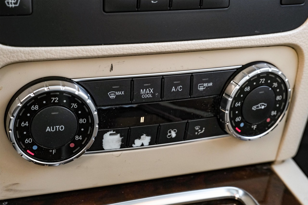 Mercedes-Benz GLK 350 Vehicle Main Gallery Image 27