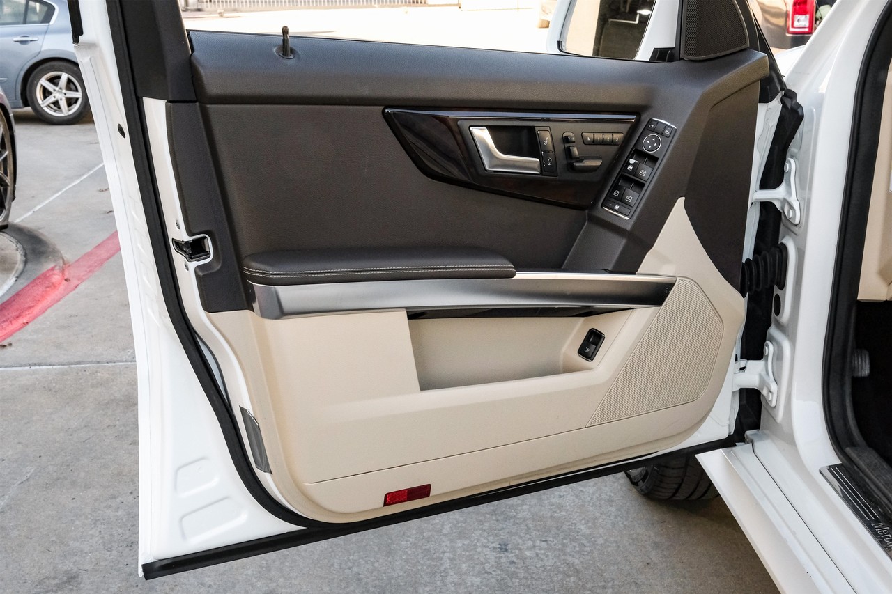 Mercedes-Benz GLK 350 Vehicle Main Gallery Image 42