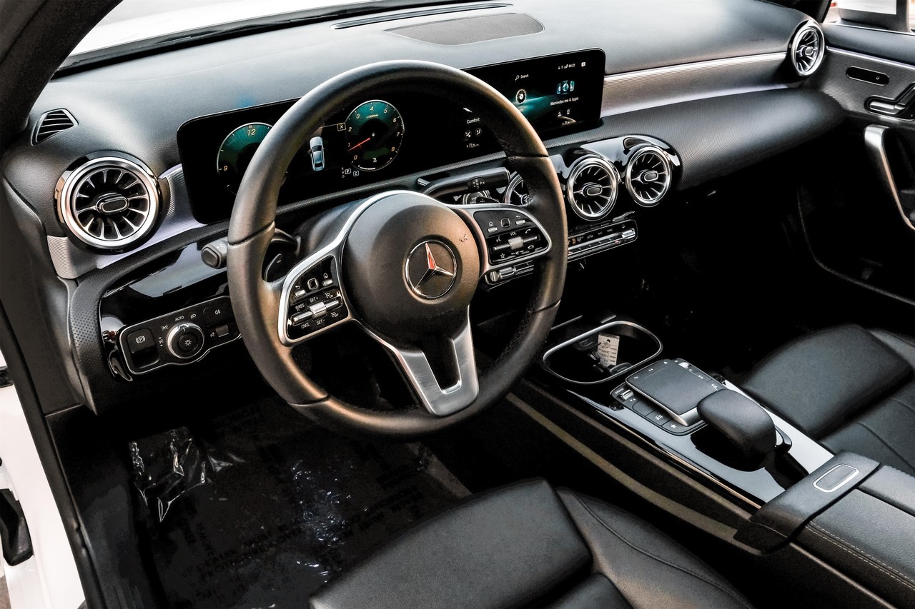 Mercedes-Benz A 220 Vehicle Main Gallery Image 03