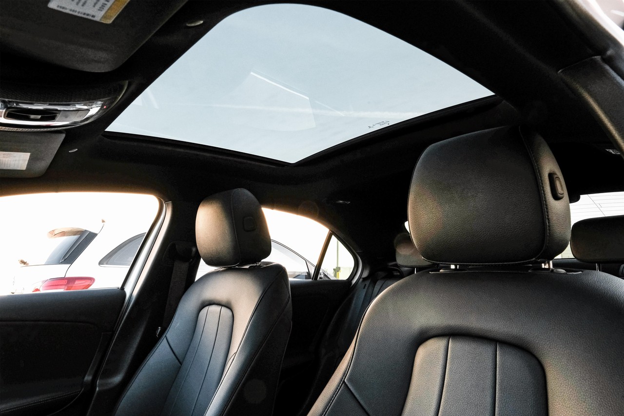 Mercedes-Benz A 220 Vehicle Main Gallery Image 05