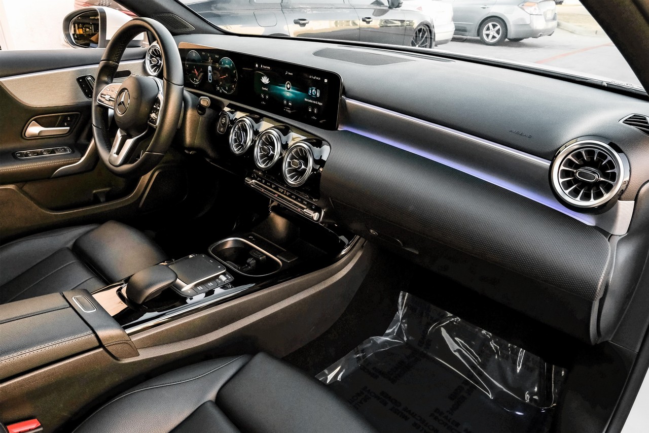 Mercedes-Benz A 220 Vehicle Main Gallery Image 13