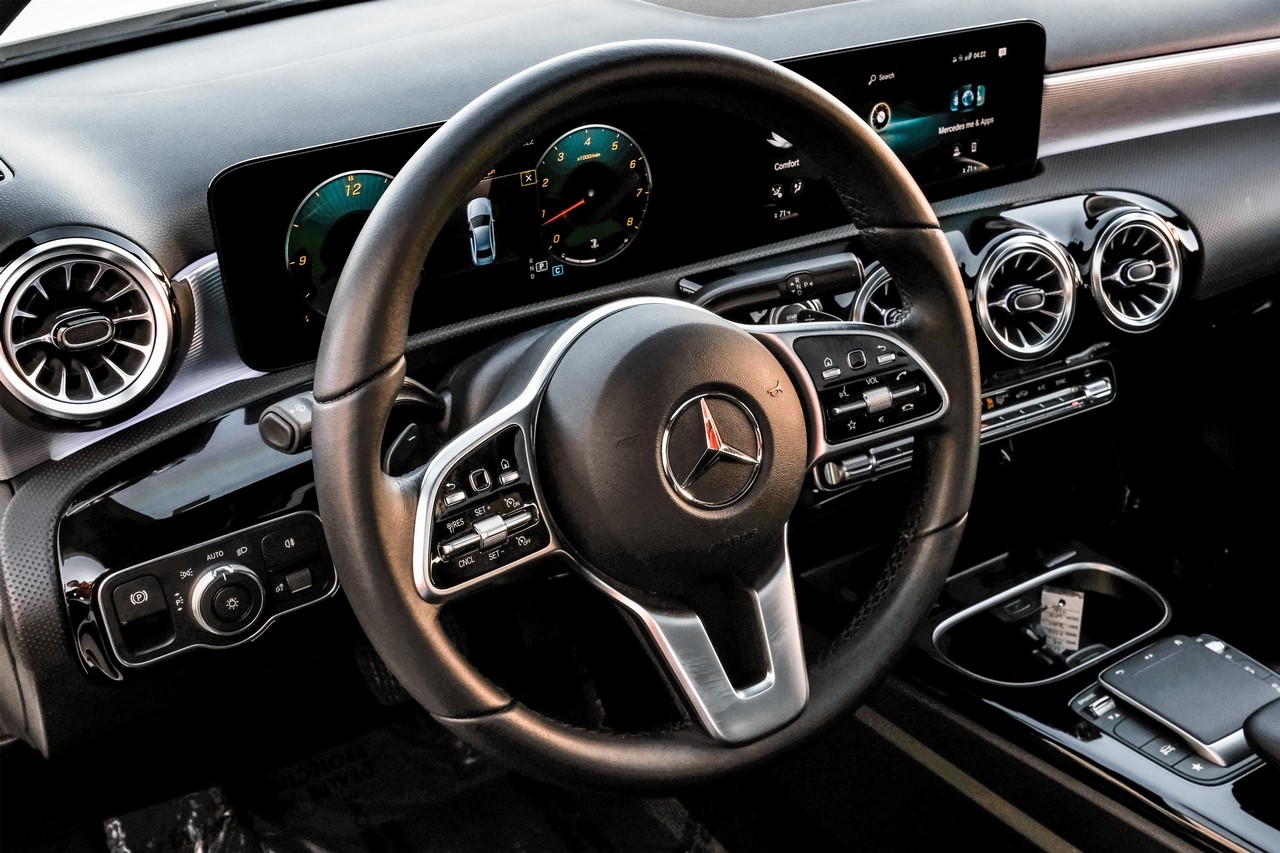 Mercedes-Benz A 220 Vehicle Main Gallery Image 16