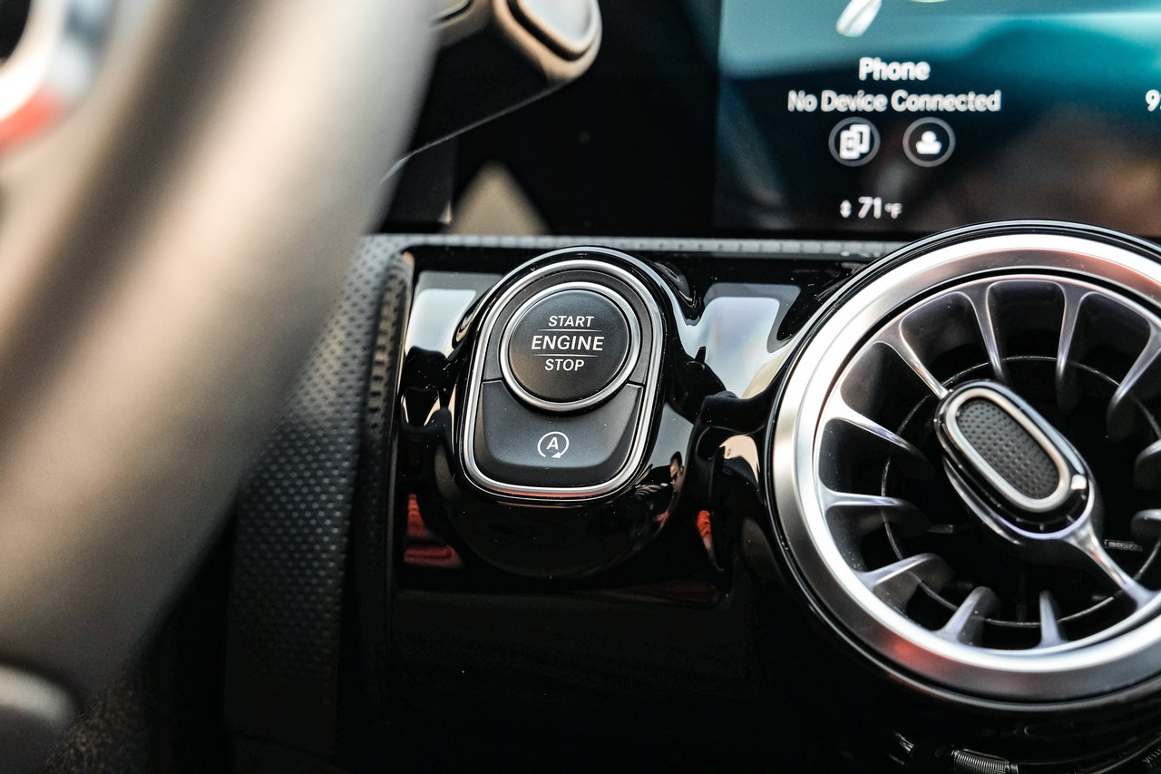 Mercedes-Benz A 220 Vehicle Main Gallery Image 22