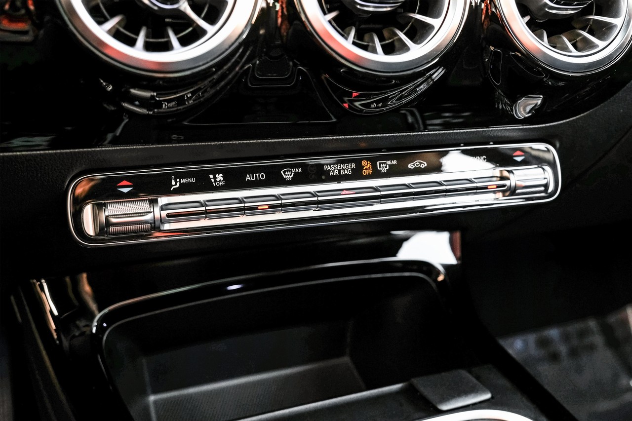 Mercedes-Benz A 220 Vehicle Main Gallery Image 26