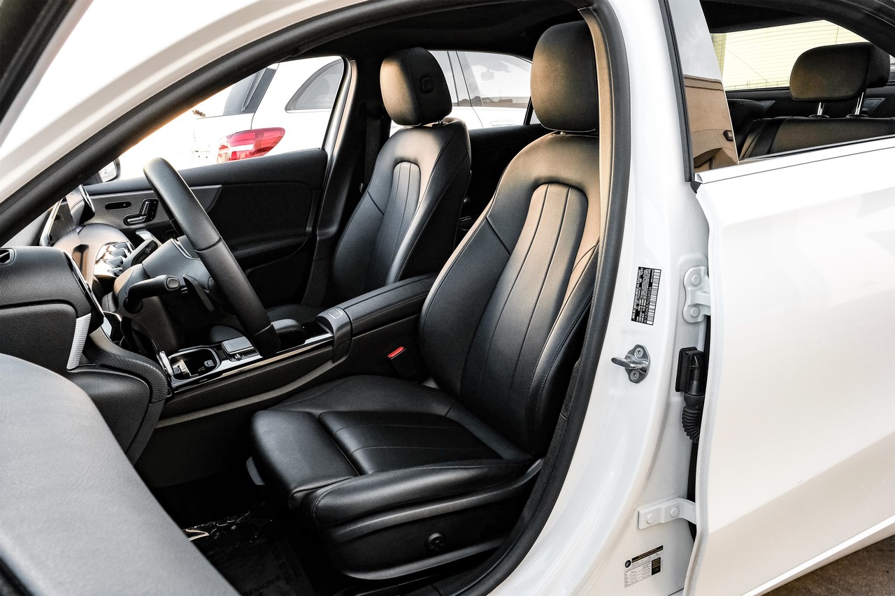 Mercedes-Benz A 220 Vehicle Main Gallery Image 33