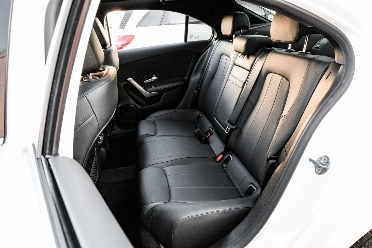 Mercedes-Benz A 220 Vehicle Main Gallery Image 40