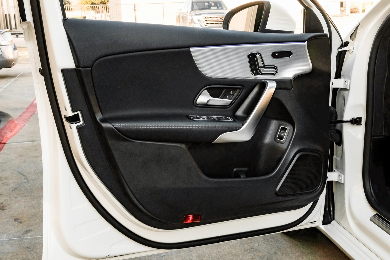 Mercedes-Benz A 220 Vehicle Main Gallery Image 43