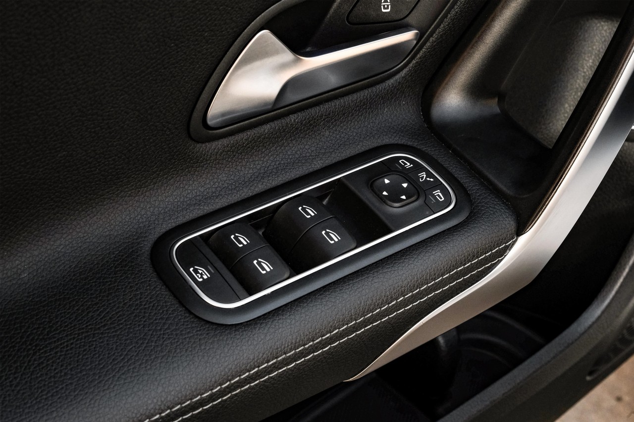 Mercedes-Benz A 220 Vehicle Main Gallery Image 44