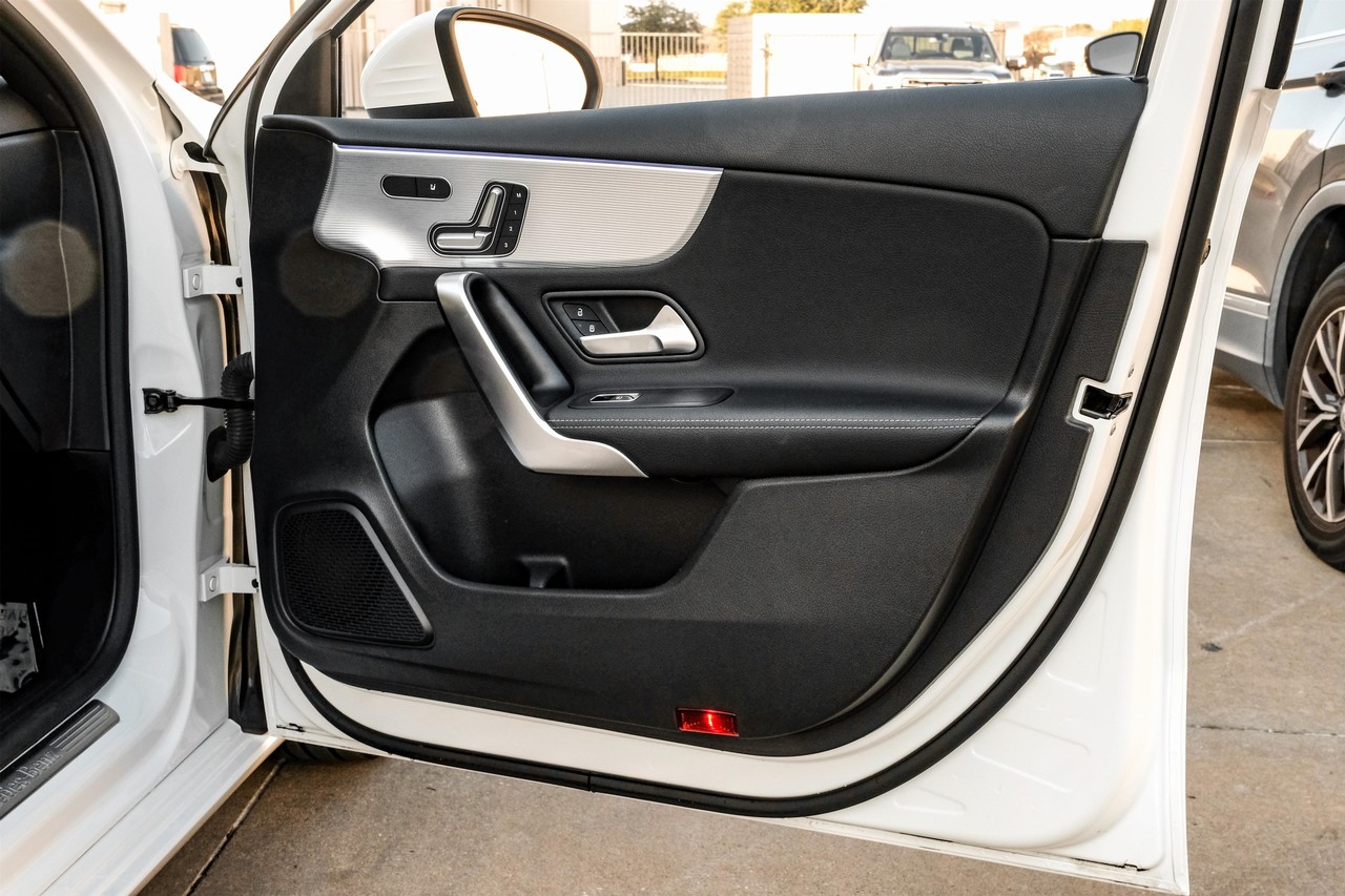 Mercedes-Benz A 220 Vehicle Main Gallery Image 47