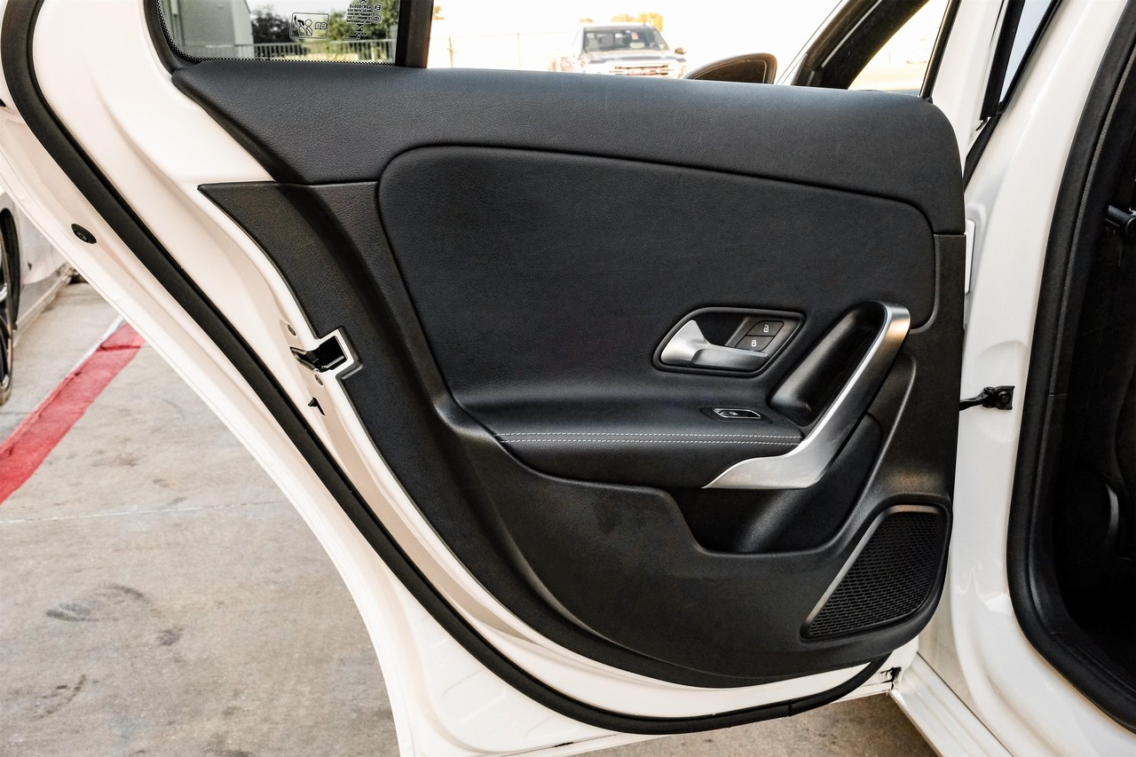 Mercedes-Benz A 220 Vehicle Main Gallery Image 48