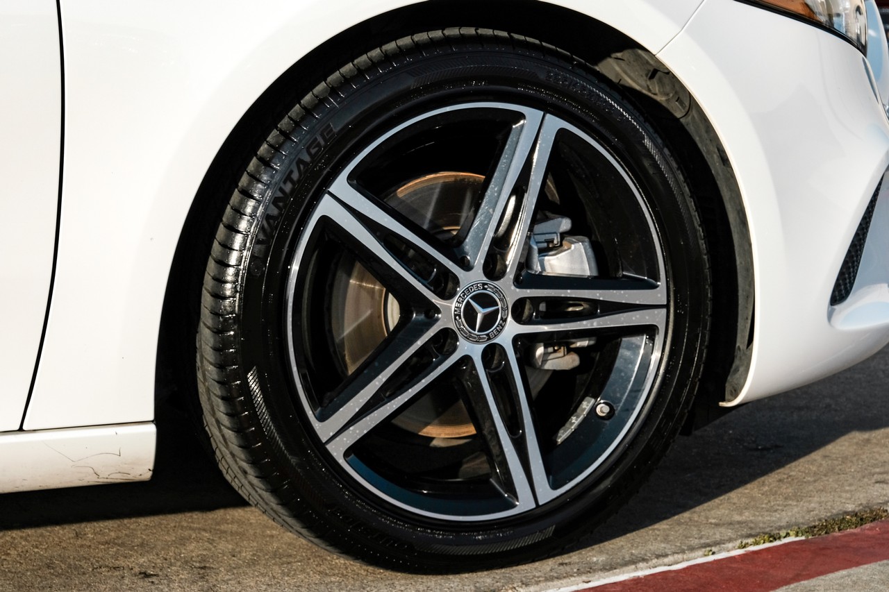 Mercedes-Benz A 220 Vehicle Main Gallery Image 56