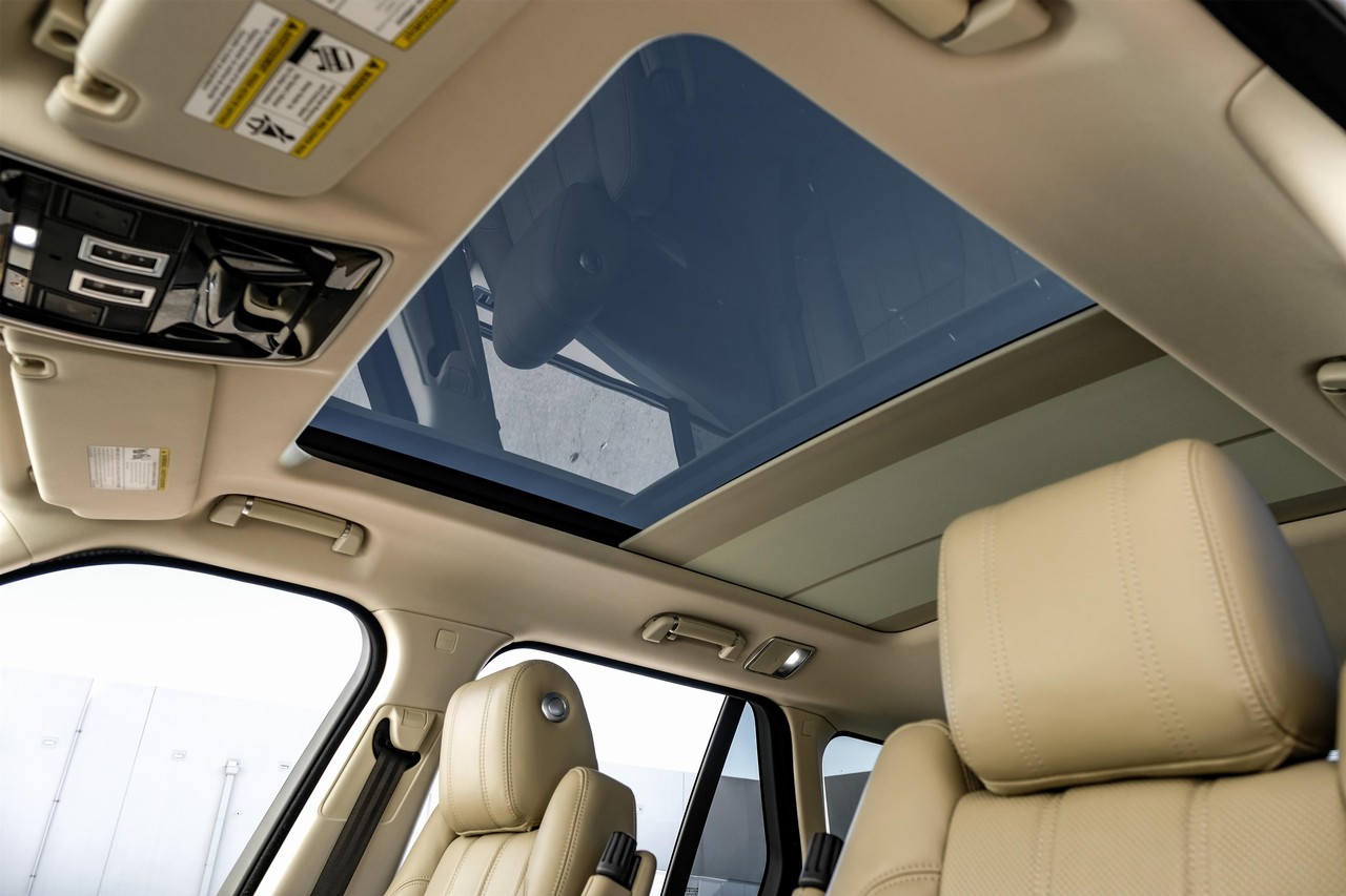 Land Rover Range Rover Vehicle Main Gallery Image 05