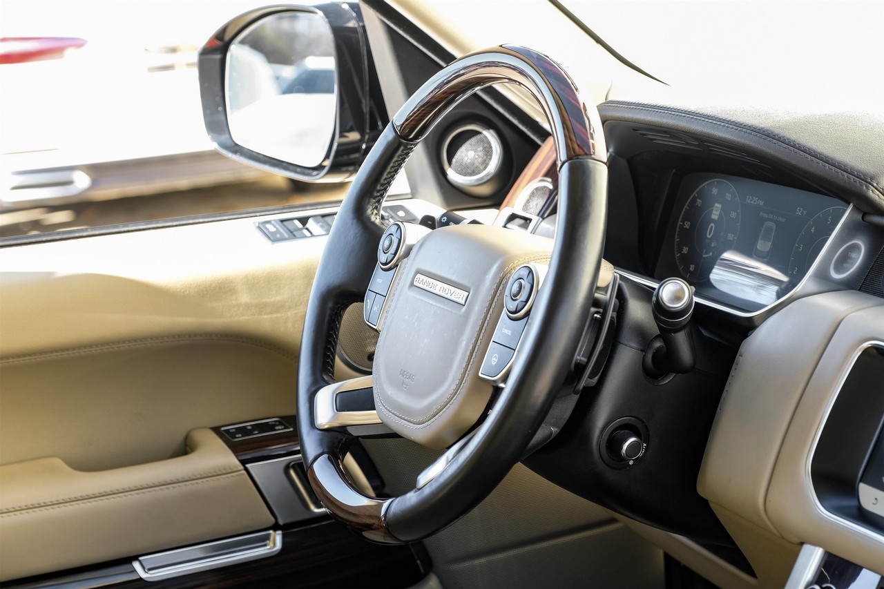 Land Rover Range Rover Vehicle Main Gallery Image 14