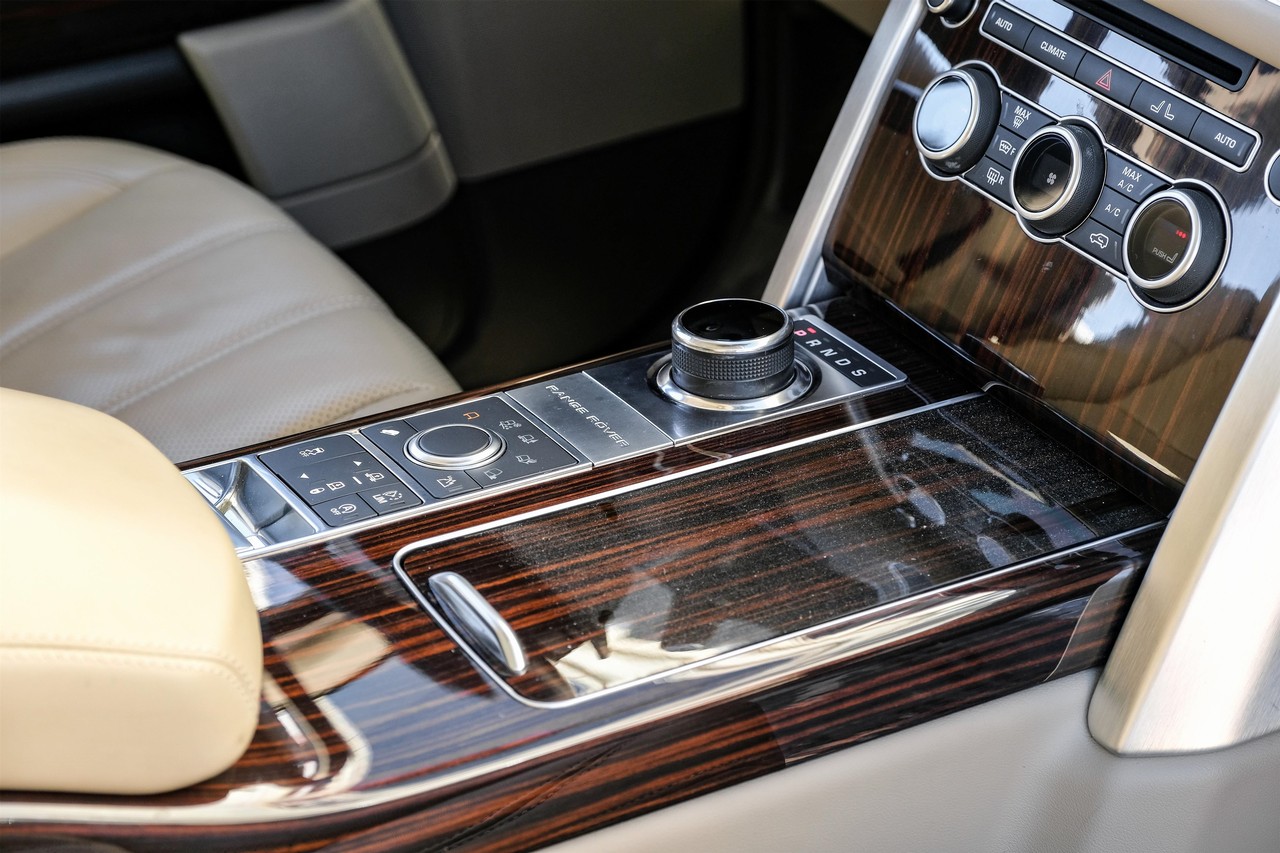 Land Rover Range Rover Vehicle Main Gallery Image 23