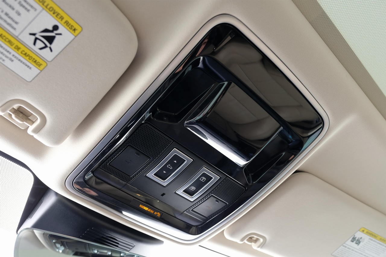 Land Rover Range Rover Vehicle Main Gallery Image 26