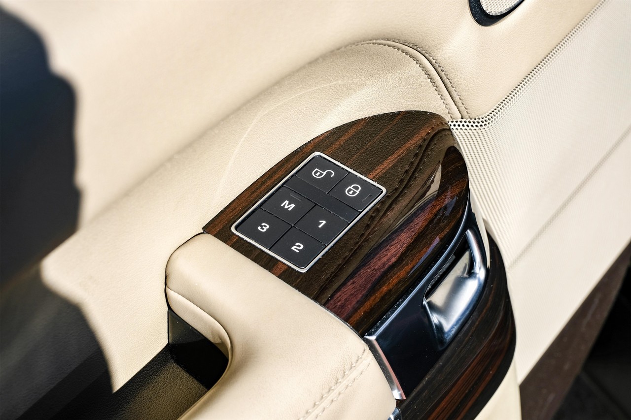 Land Rover Range Rover Vehicle Main Gallery Image 42