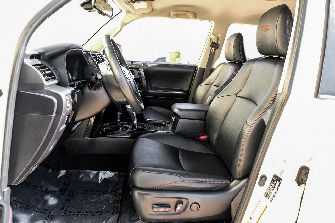 Toyota 4Runner Vehicle Main Gallery Image 04