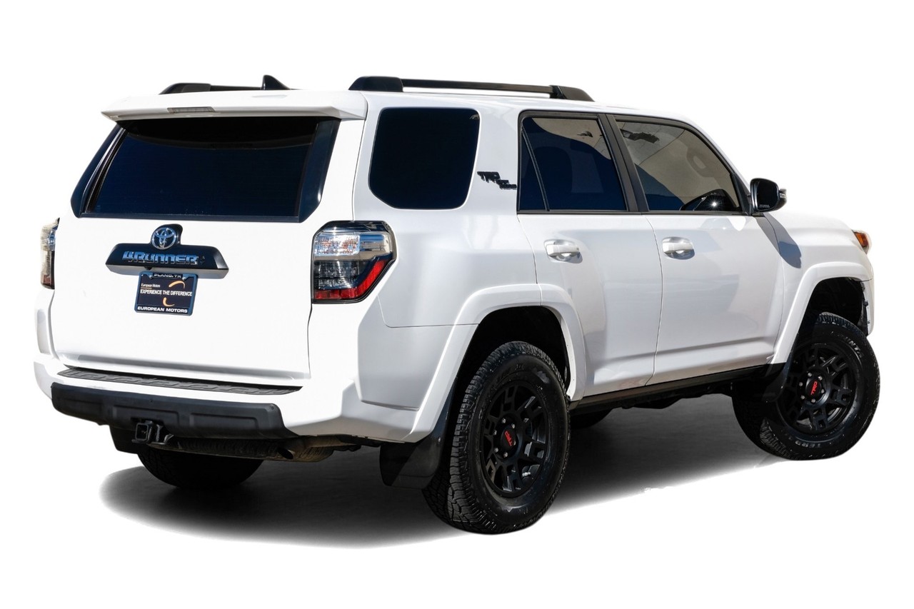 Toyota 4Runner Vehicle Main Gallery Image 08
