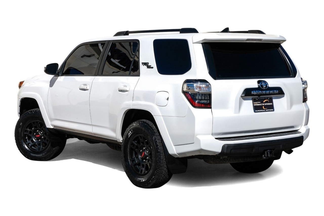 Toyota 4Runner Vehicle Main Gallery Image 10